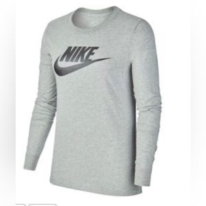 NWT Nike Long Sleeved Shirt Women’s